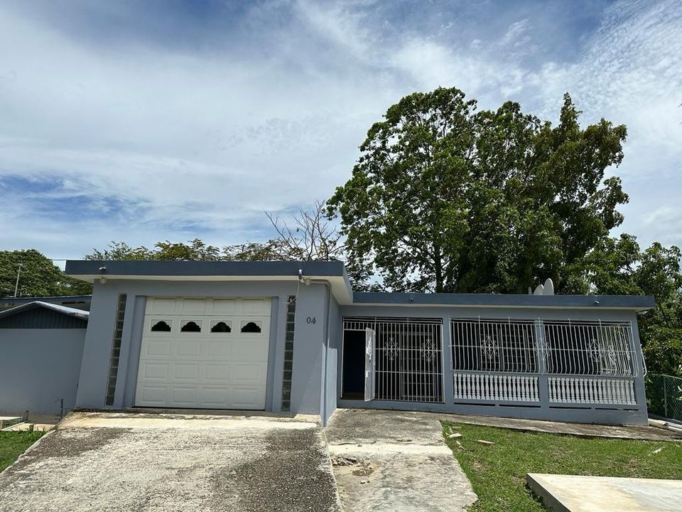 Recently Sold: $225,000 (4 beds, 2 baths, 1082 Square Feet)