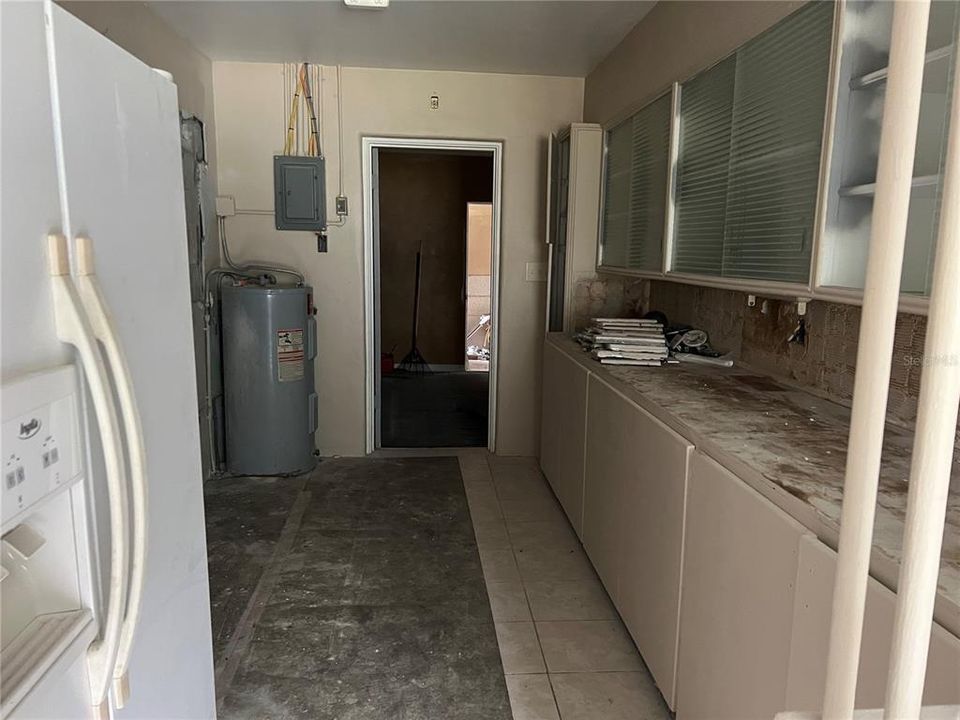 Active With Contract: $169,900 (2 beds, 1 baths, 1379 Square Feet)