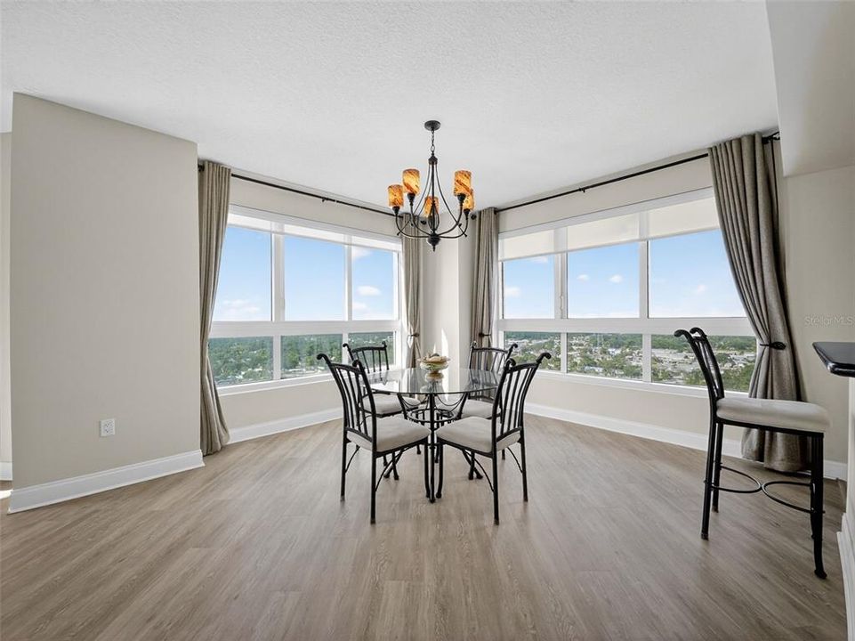 合同活跃: $439,000 (3 贝兹, 3 浴室, 2079 平方英尺)