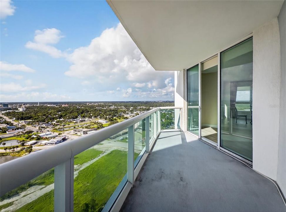 合同活跃: $439,000 (3 贝兹, 3 浴室, 2079 平方英尺)