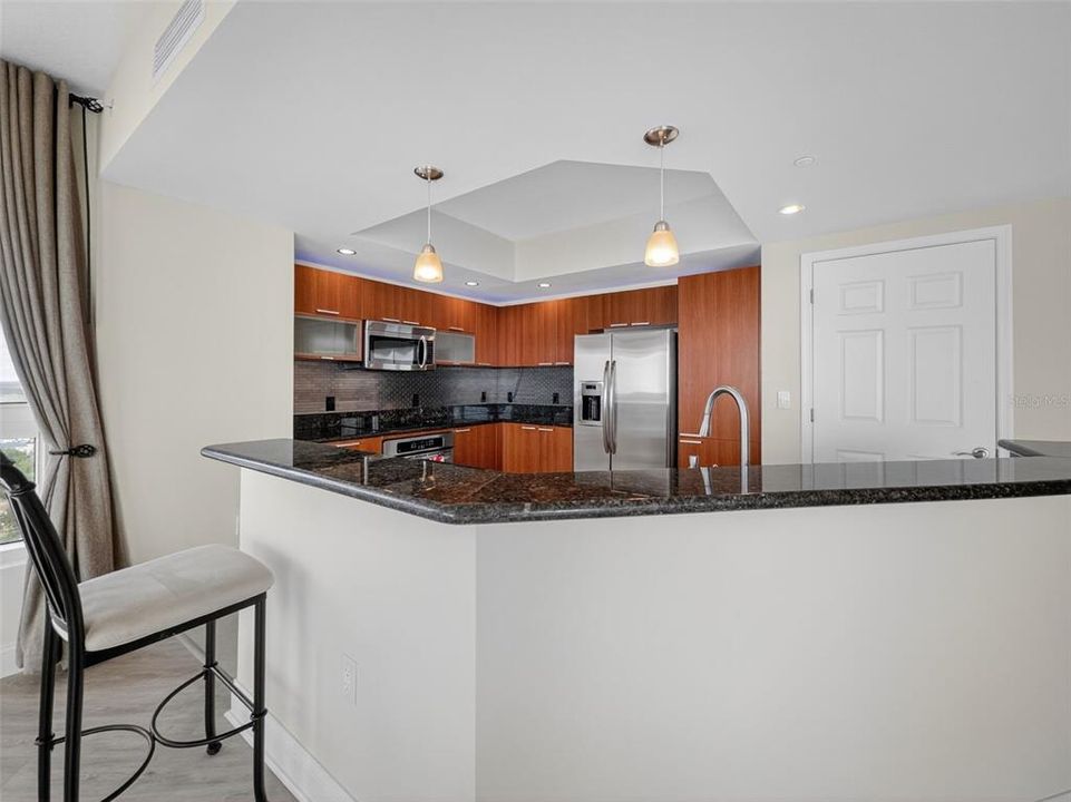 合同活跃: $439,000 (3 贝兹, 3 浴室, 2079 平方英尺)