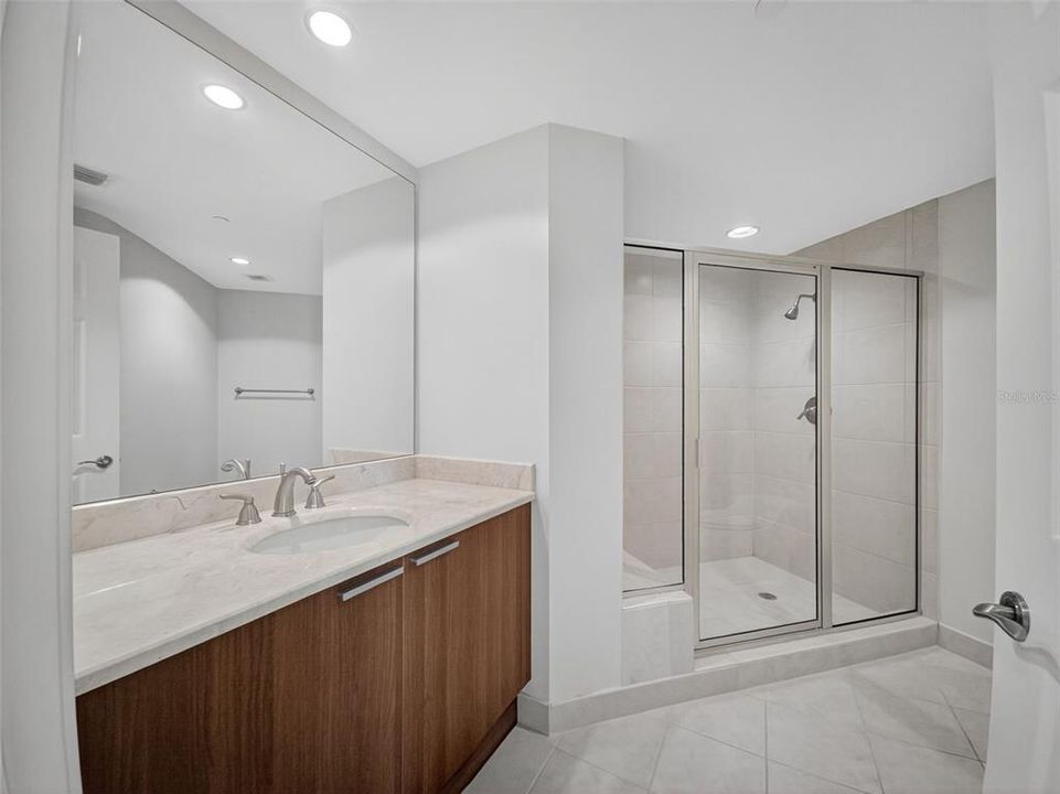 合同活跃: $439,000 (3 贝兹, 3 浴室, 2079 平方英尺)