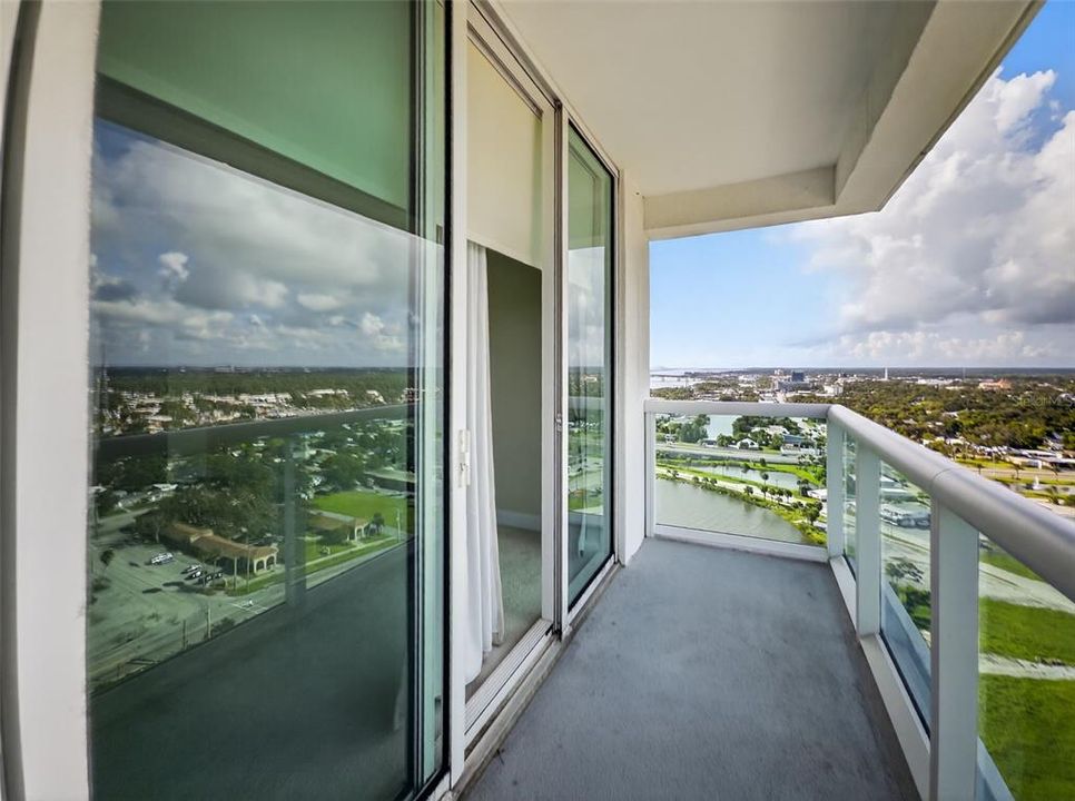 合同活跃: $439,000 (3 贝兹, 3 浴室, 2079 平方英尺)