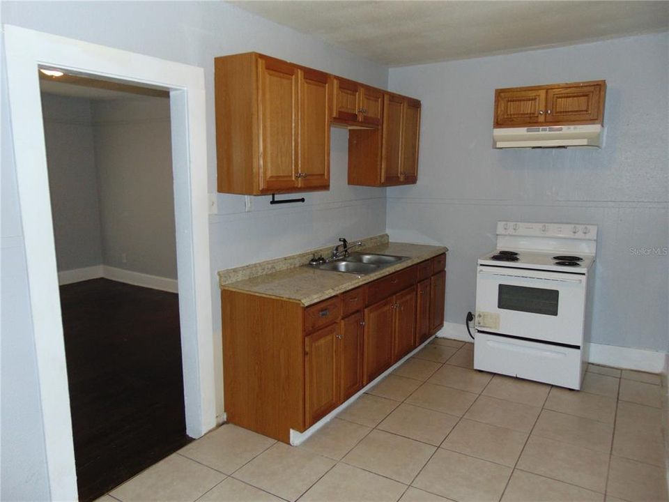 Recently Rented: $1,100 (2 beds, 1 baths, 1235 Square Feet)