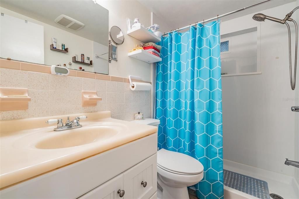 Recently Sold: $255,000 (2 beds, 2 baths, 1368 Square Feet)