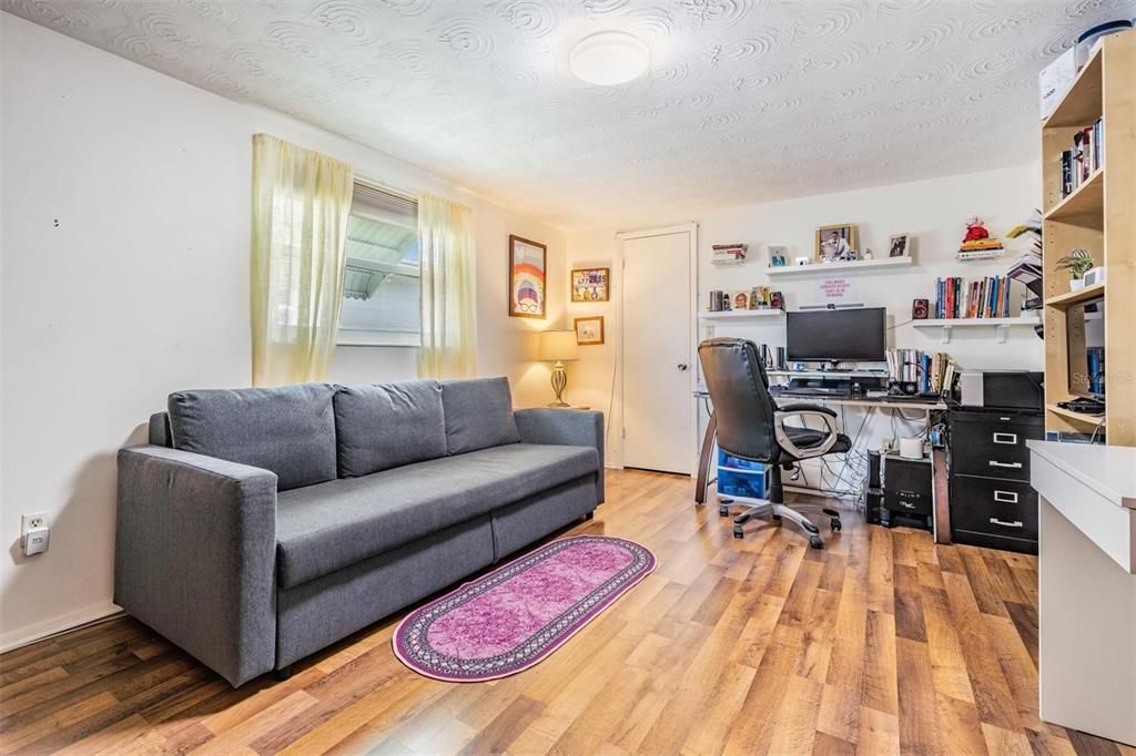 Recently Sold: $255,000 (2 beds, 2 baths, 1368 Square Feet)
