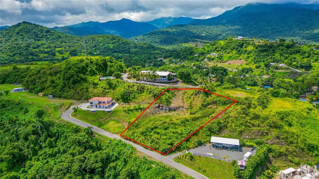 En Venta: $450,000 (0.66 acres)