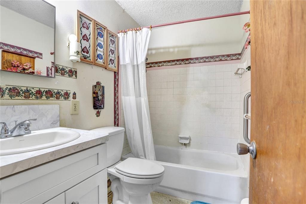 最近售出: $125,000 (3 贝兹, 1 浴室, 984 平方英尺)