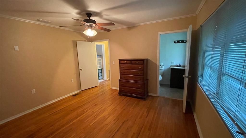 For Sale: $259,900 (3 beds, 2 baths, 1512 Square Feet)