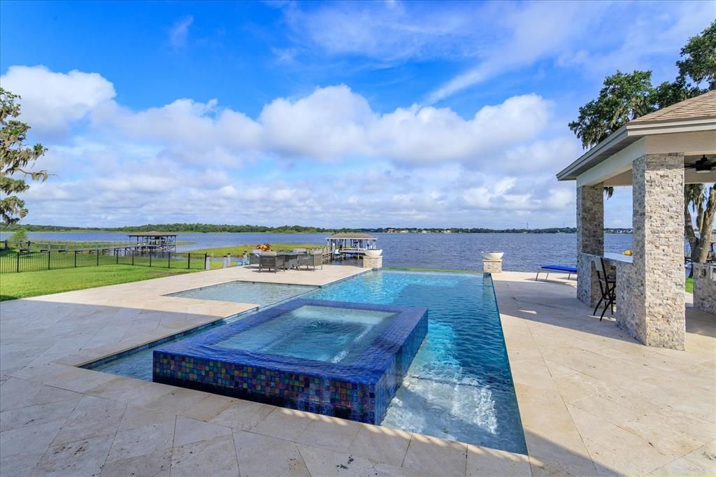 Recently Sold: $2,100,000 (5 beds, 6 baths, 5183 Square Feet)