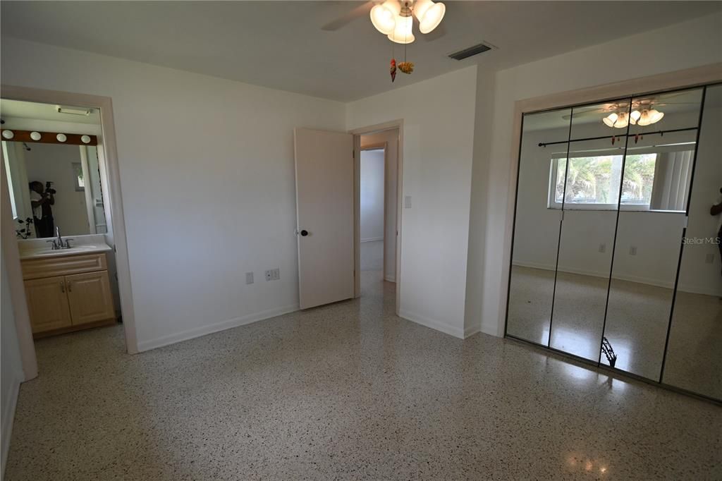 Recently Sold: $700,000 (3 beds, 2 baths, 1227 Square Feet)