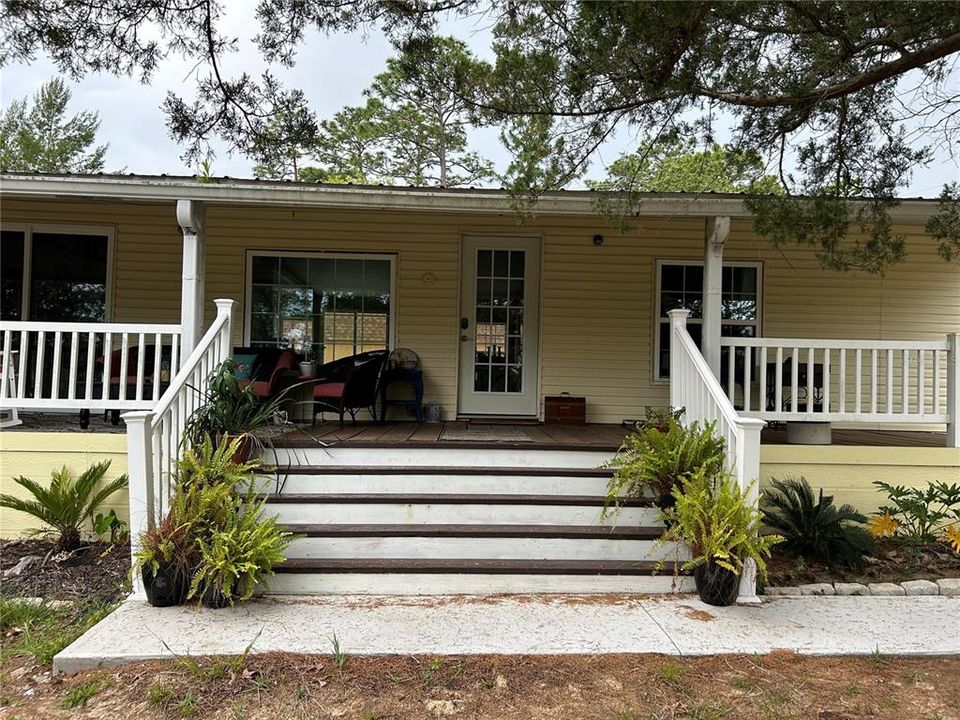 Recently Sold: $369,900 (3 beds, 2 baths, 1980 Square Feet)