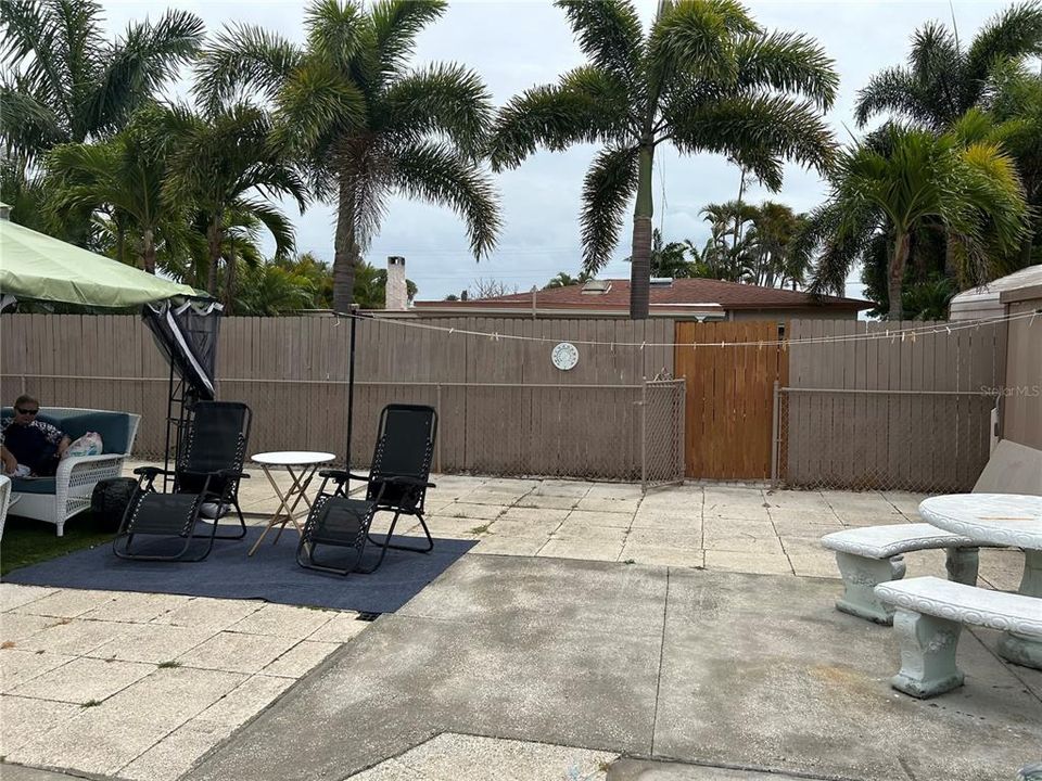 Recently Sold: $575,000 (2 beds, 2 baths, 1392 Square Feet)