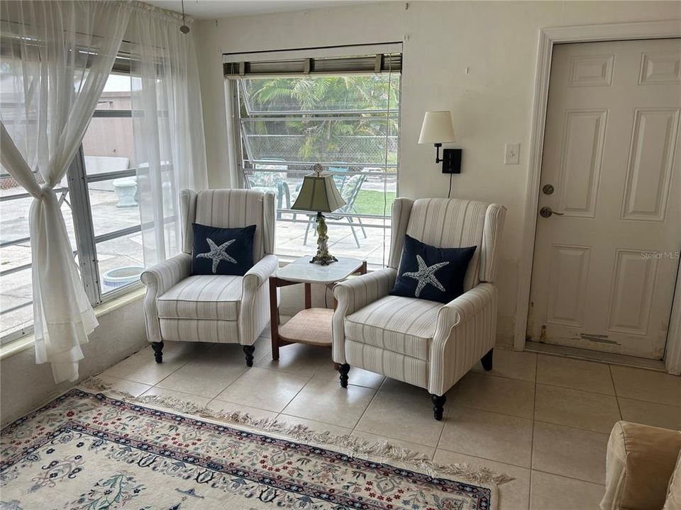 Recently Sold: $575,000 (2 beds, 2 baths, 1392 Square Feet)