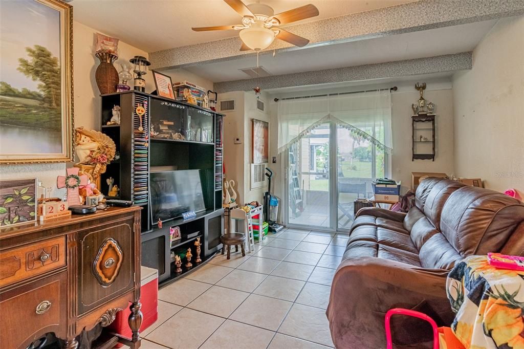 Recently Sold: $95,000 (1 beds, 1 baths, 648 Square Feet)