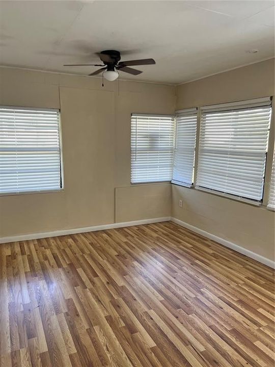 Recently Rented: $1,600 (2 beds, 1 baths, 876 Square Feet)