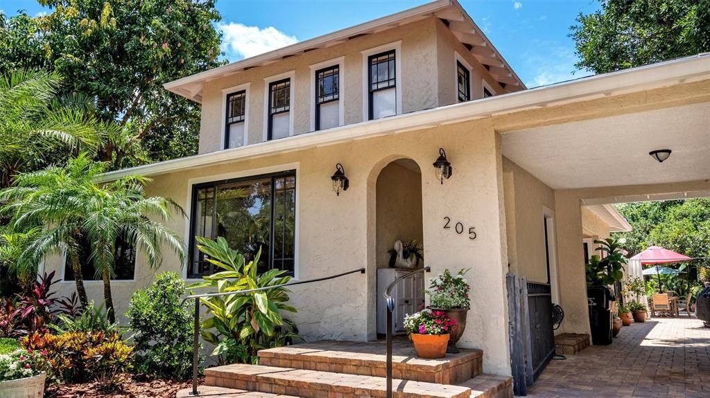 Vendido Recientemente: $949,900 (4 camas, 4 baños, 4656 Pies cuadrados)