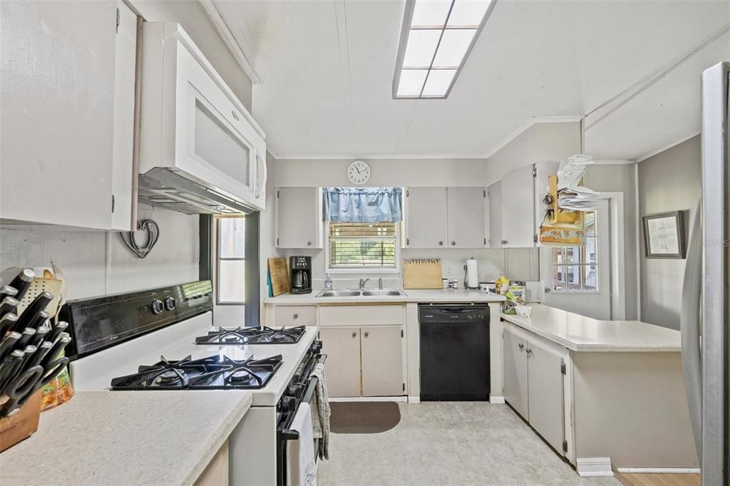 Recently Sold: $597,000 (3 beds, 2 baths, 1196 Square Feet)