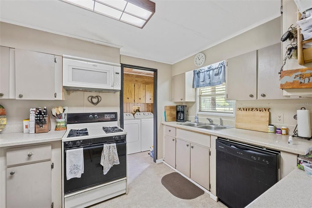 Recently Sold: $597,000 (3 beds, 2 baths, 1196 Square Feet)