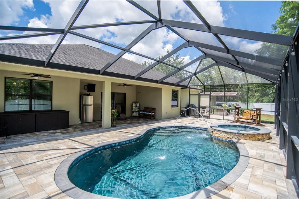 Recently Sold: $600,000 (5 beds, 3 baths, 2923 Square Feet)