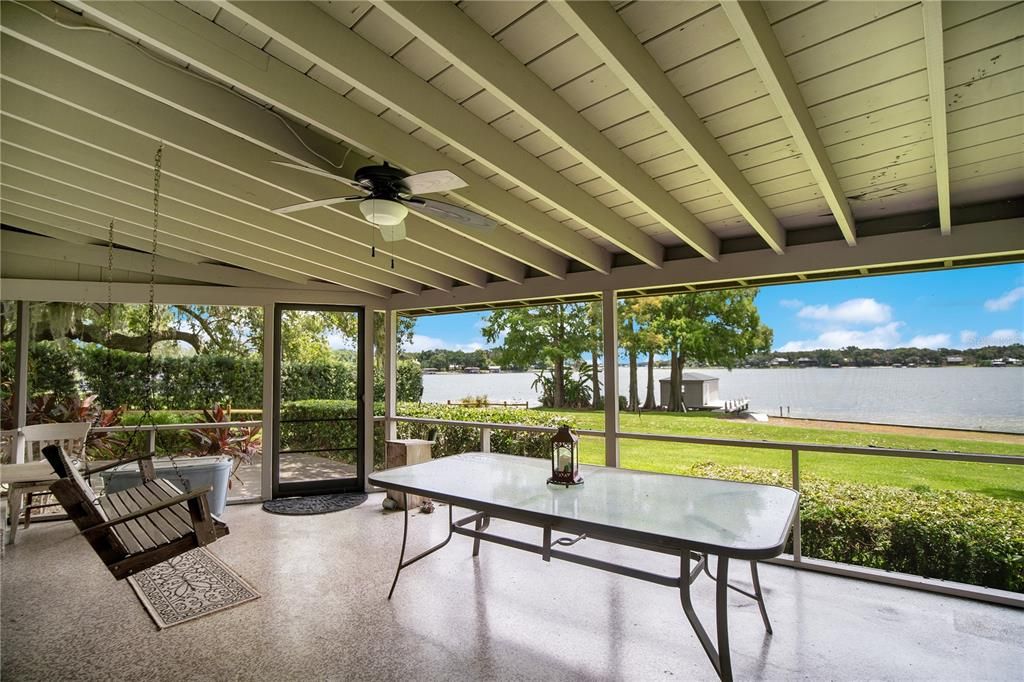 Recently Sold: $1,200,000 (3 beds, 2 baths, 1556 Square Feet)