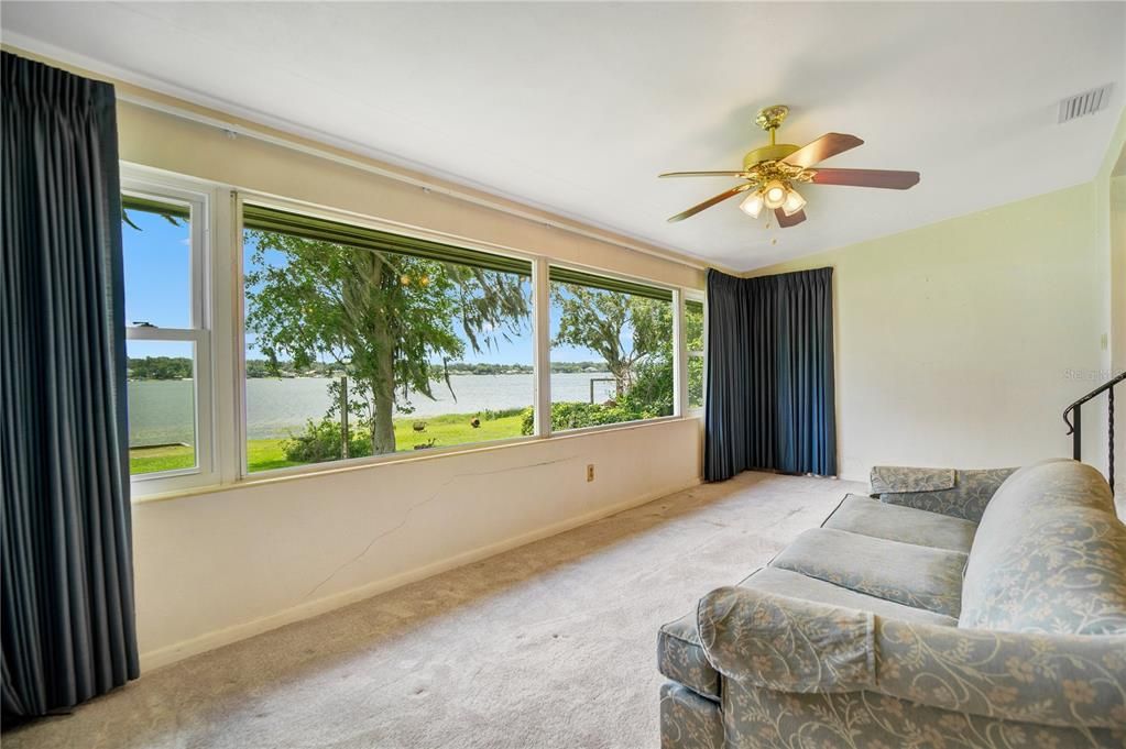 Recently Sold: $1,200,000 (3 beds, 2 baths, 1556 Square Feet)