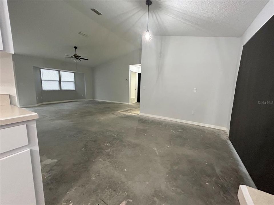 Recently Sold: $240,000 (3 beds, 2 baths, 1244 Square Feet)