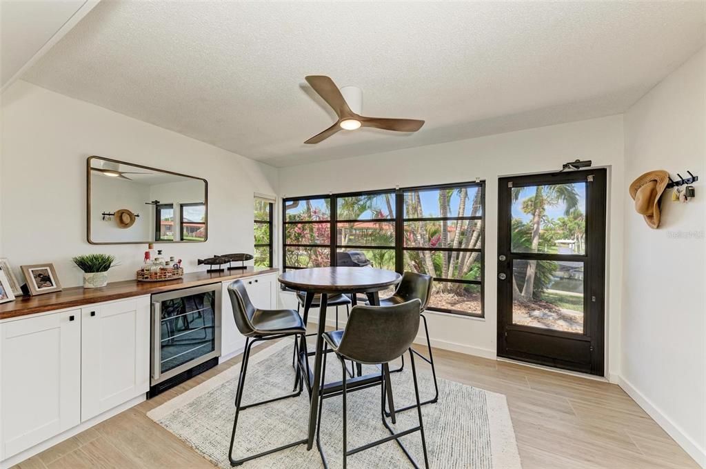 Recently Sold: $450,000 (1 beds, 2 baths, 918 Square Feet)