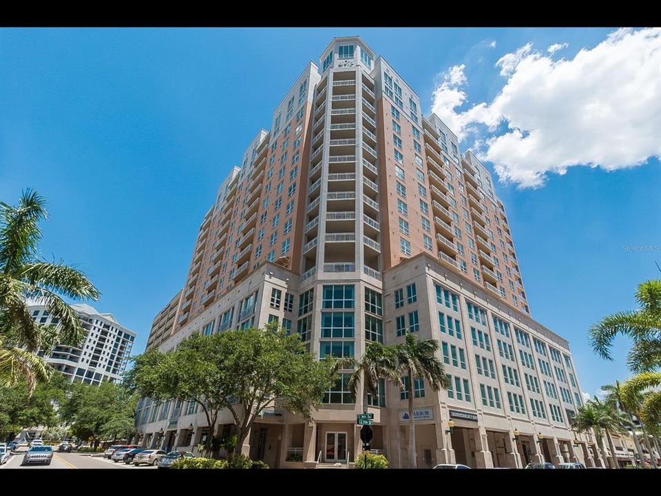 Recently Sold: $1,075,000 (2 beds, 2 baths, 1364 Square Feet)