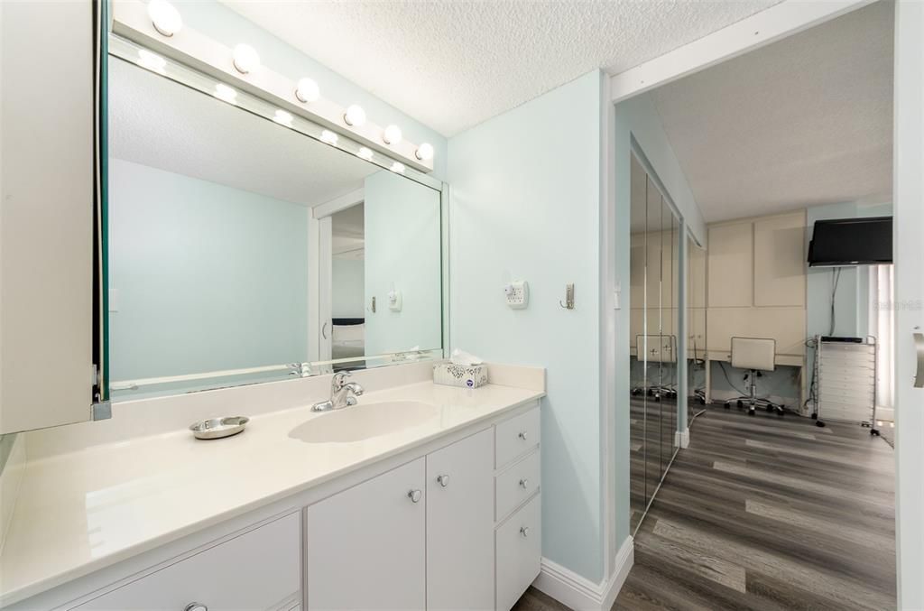 В аренду: $4,500 (2 спален, 2 ванн, 1186 Квадратных фут)
