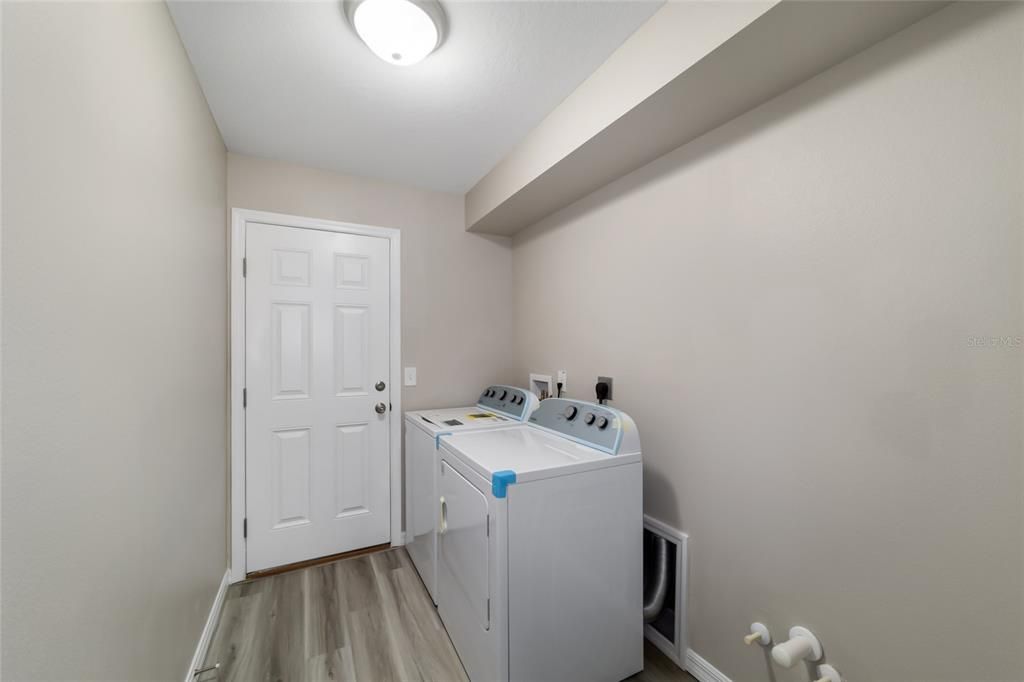 Utility Room (NOT include washer & dryer)