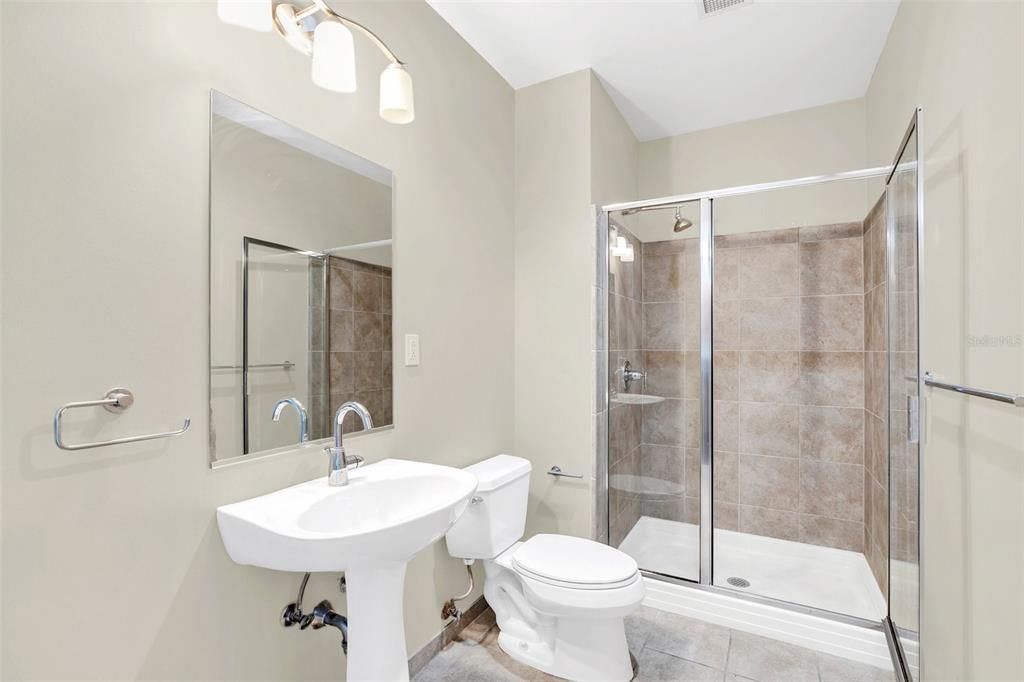 最近售出: $489,900 (2 贝兹, 2 浴室, 1138 平方英尺)