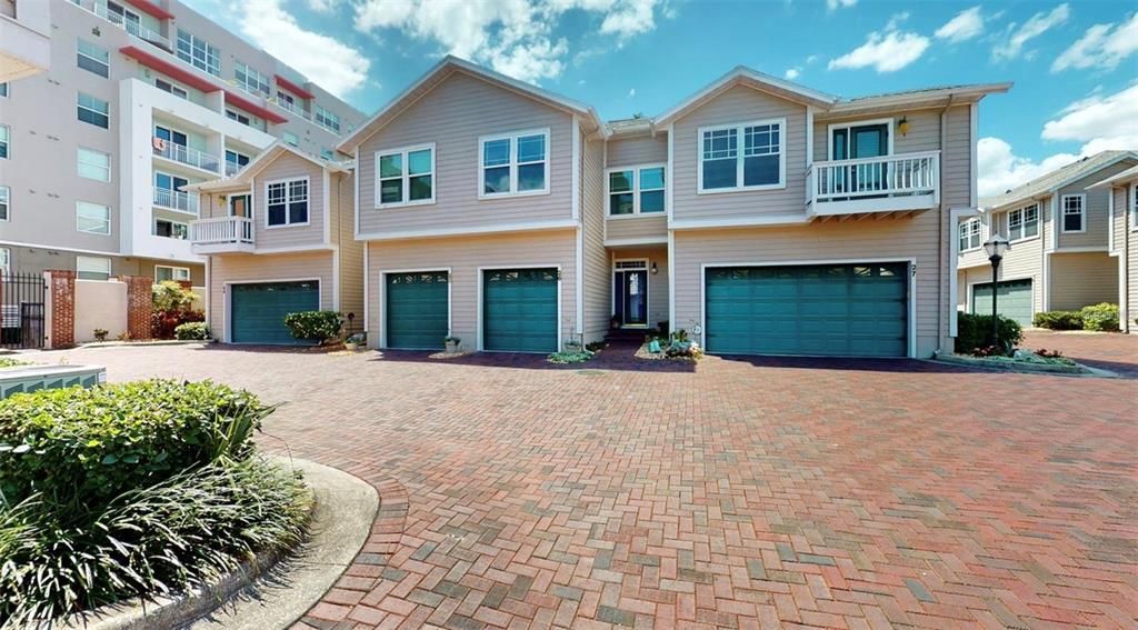 Recently Sold: $1,100,000 (3 beds, 2 baths, 1766 Square Feet)