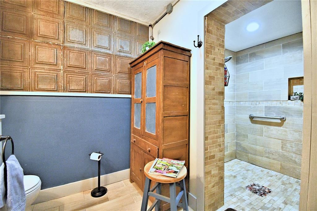 最近售出: $270,000 (3 贝兹, 2 浴室, 1902 平方英尺)