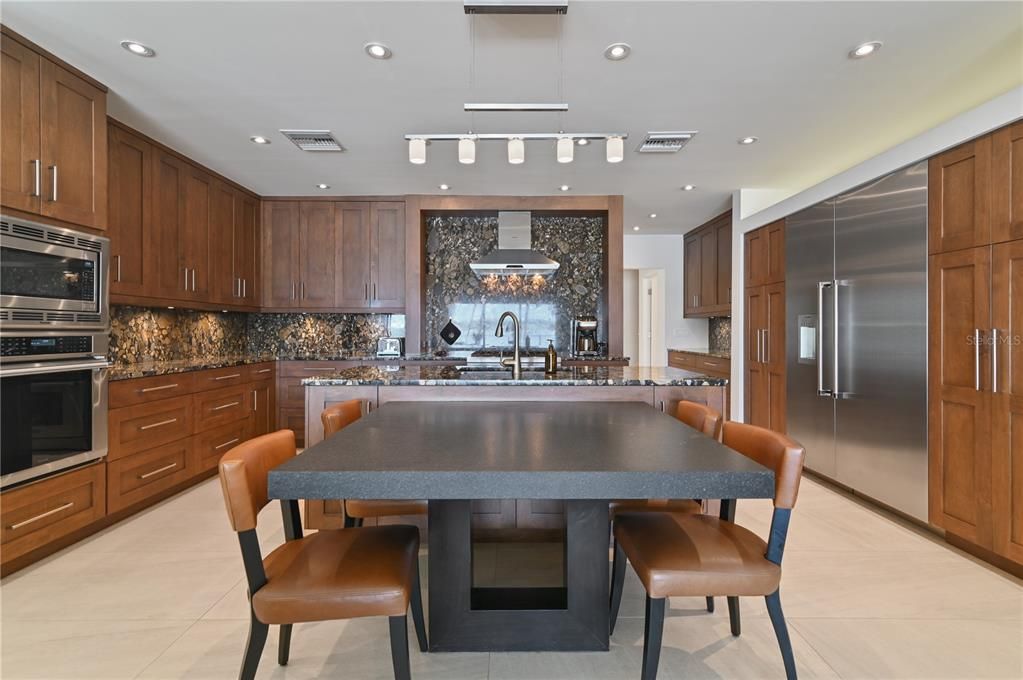 Recently Sold: $3,500,000 (5 beds, 5 baths, 5013 Square Feet)