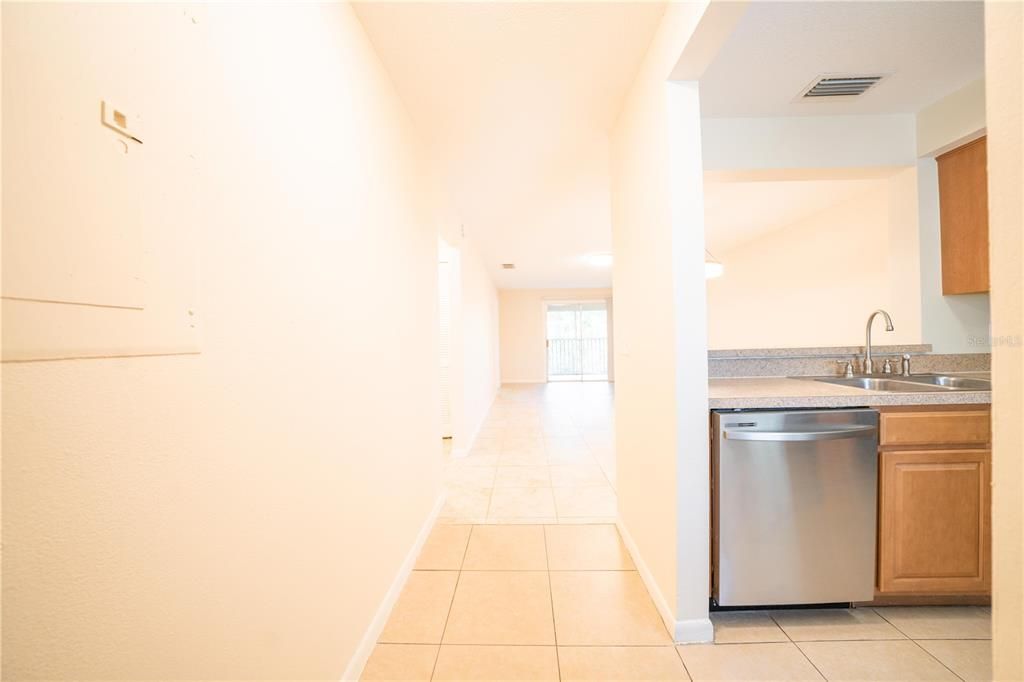 Recently Rented: $1,725 (2 beds, 2 baths, 915 Square Feet)