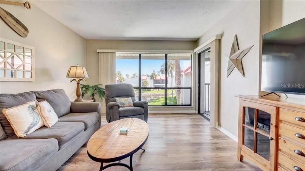 Recently Sold: $430,000 (1 beds, 1 baths, 691 Square Feet)