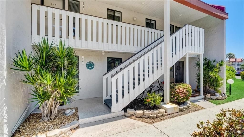 Recently Sold: $430,000 (1 beds, 1 baths, 691 Square Feet)