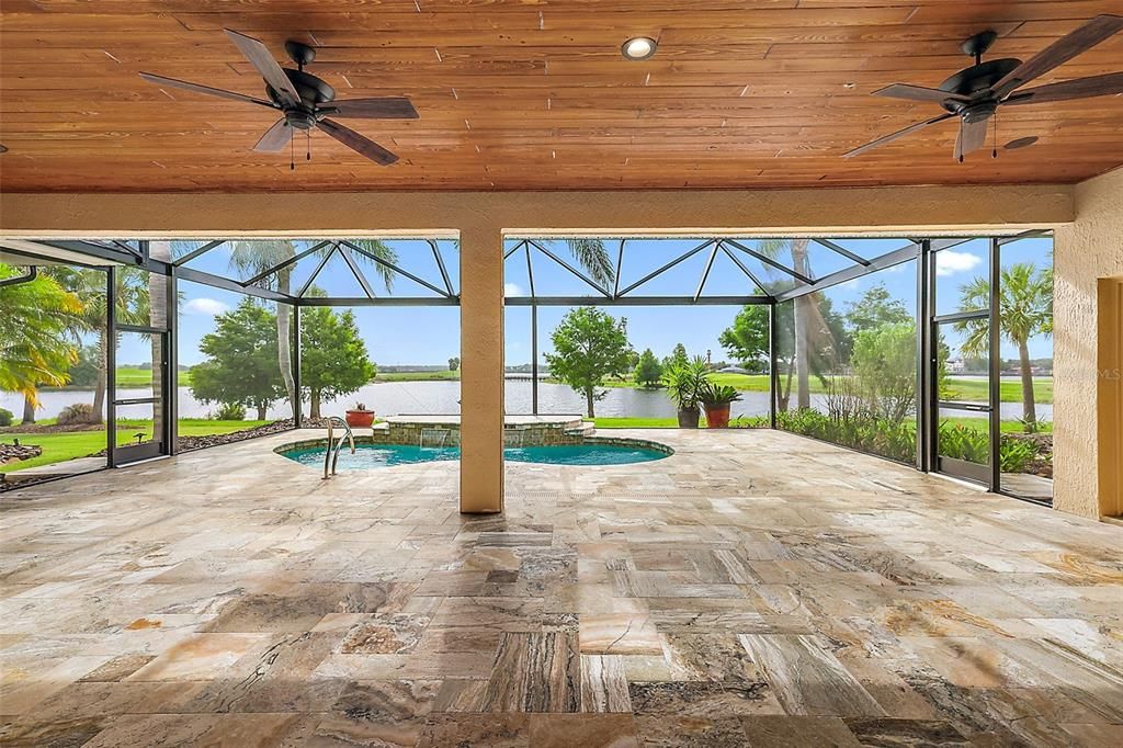 Covered lanai w/access to outdoor oasis