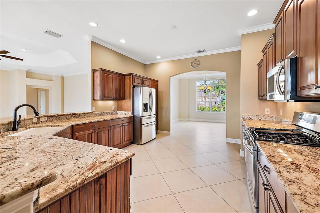 Eat in kitchen w/Granite countertops