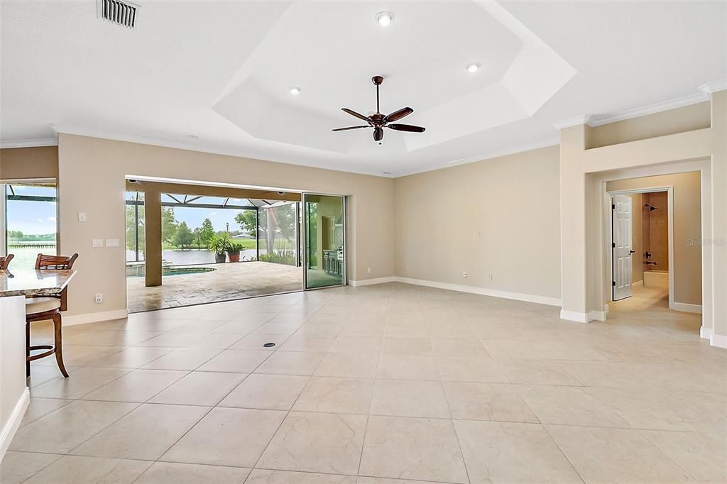 Huge family room w/stackable sliders to lanai