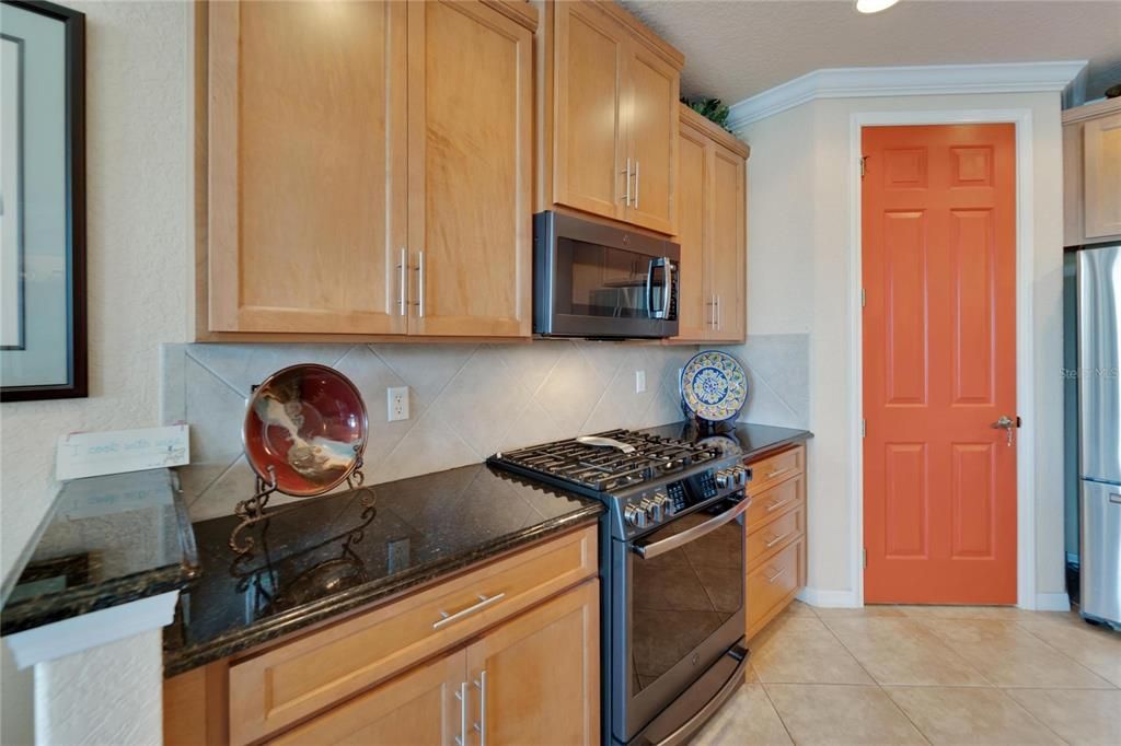 Granite counters and ample counter space compliment this beautiful kitchen with storage in your large walk in pantry.
