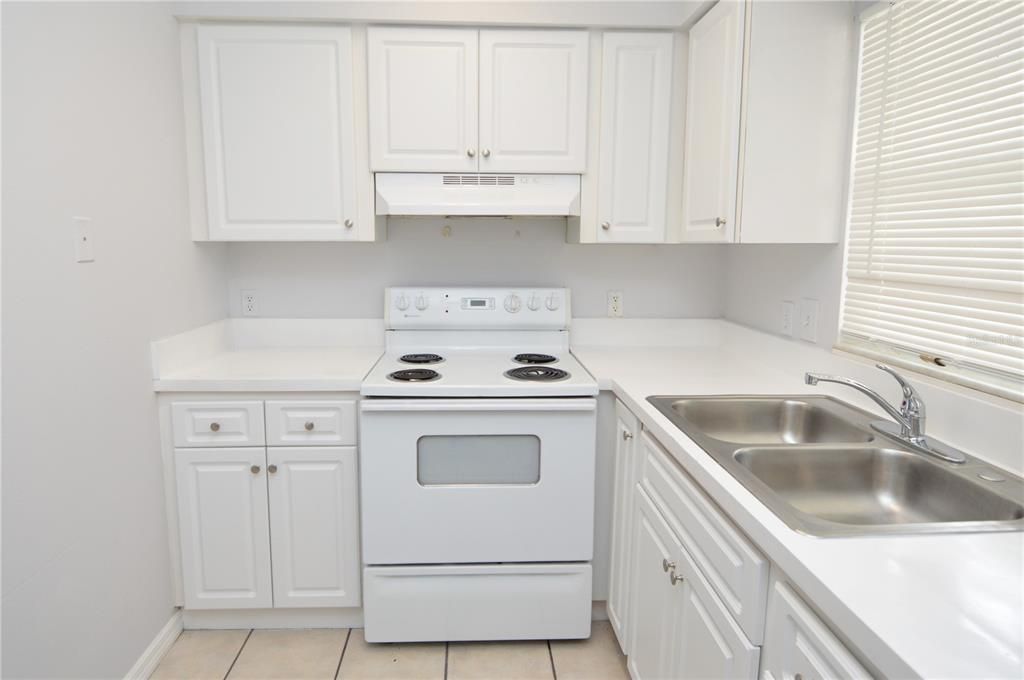 Recently Rented: $1,700 (2 beds, 2 baths, 1140 Square Feet)