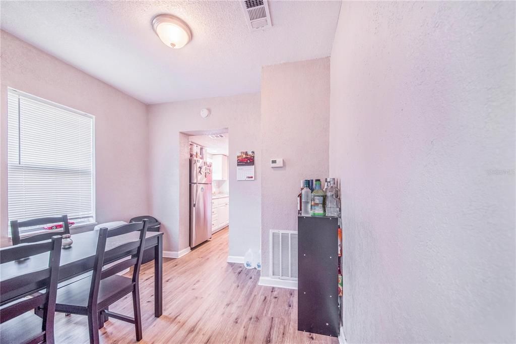 Recently Sold: $230,000 (3 beds, 2 baths, 1051 Square Feet)