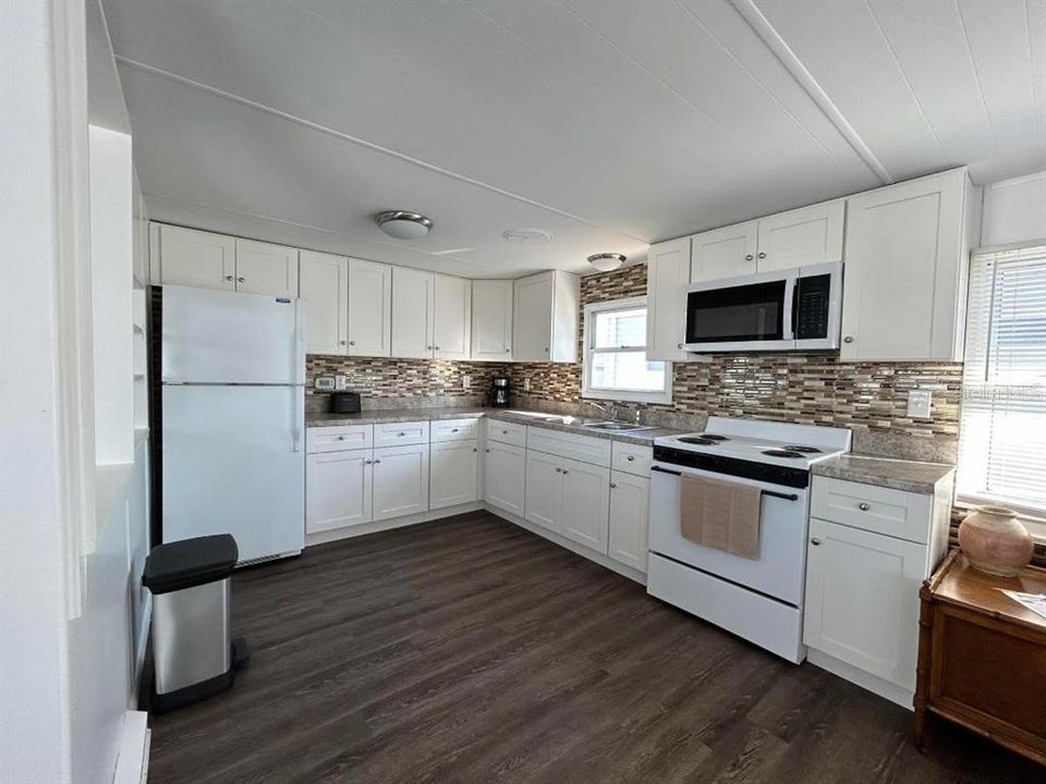 Recently Sold: $156,000 (2 beds, 2 baths, 934 Square Feet)