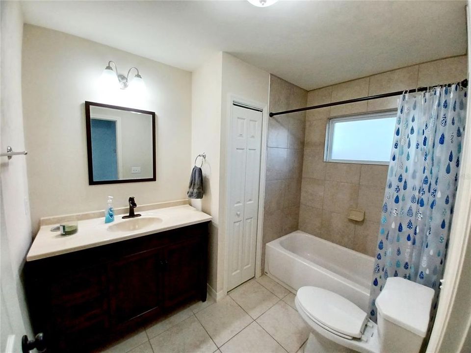 最近售出: $318,900 (3 贝兹, 2 浴室, 1593 平方英尺)