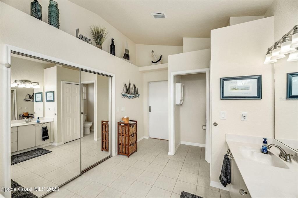 Recently Sold: $575,000 (3 beds, 2 baths, 2142 Square Feet)
