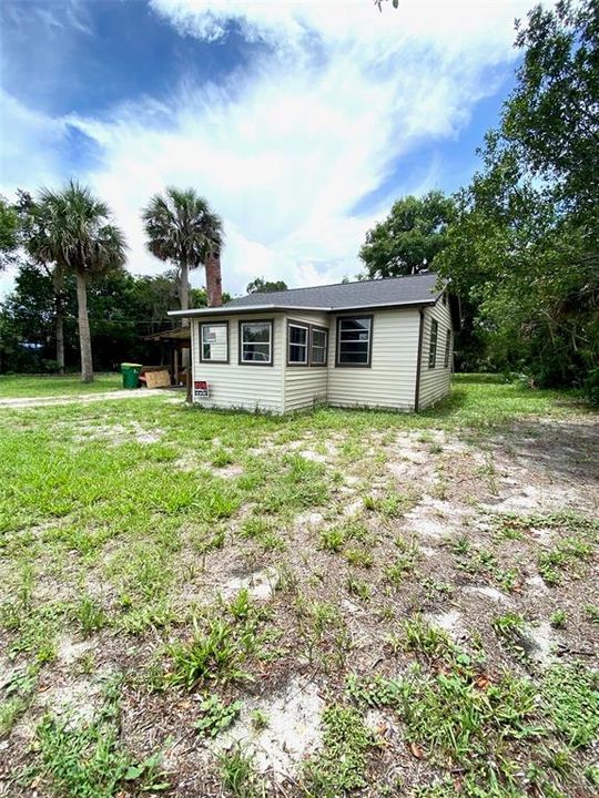 Recently Sold: $119,900 (2 beds, 1 baths, 624 Square Feet)