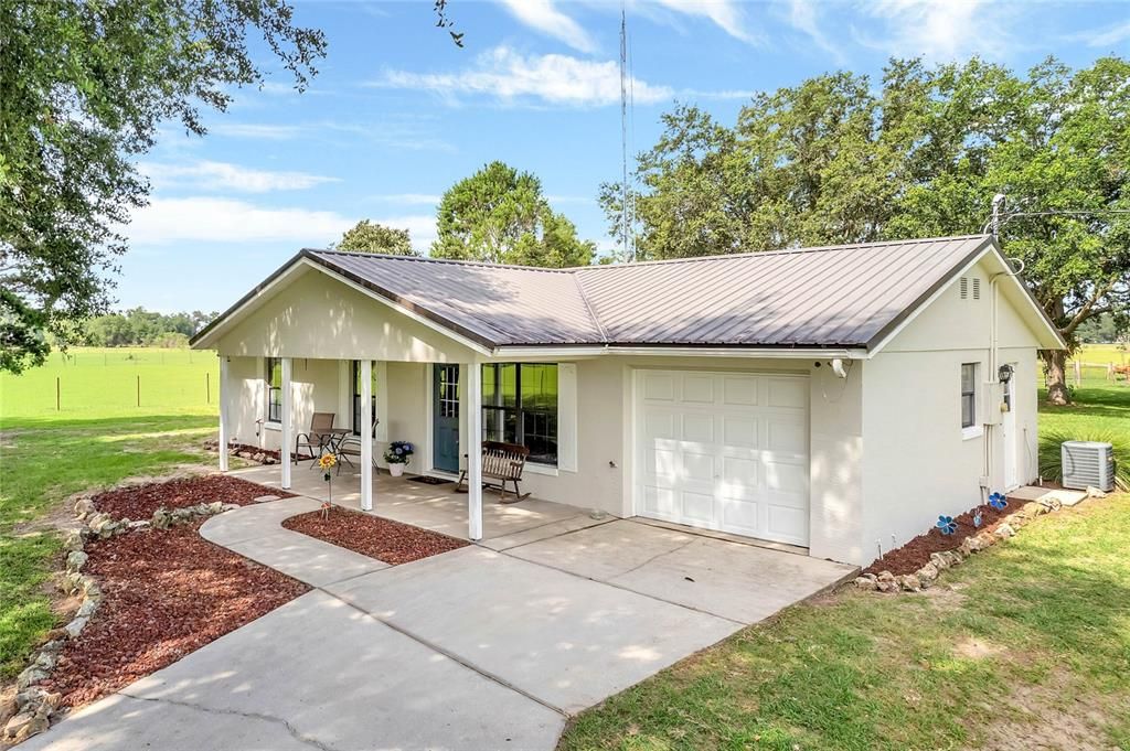 Recently Sold: $459,000 (3 beds, 2 baths, 1040 Square Feet)