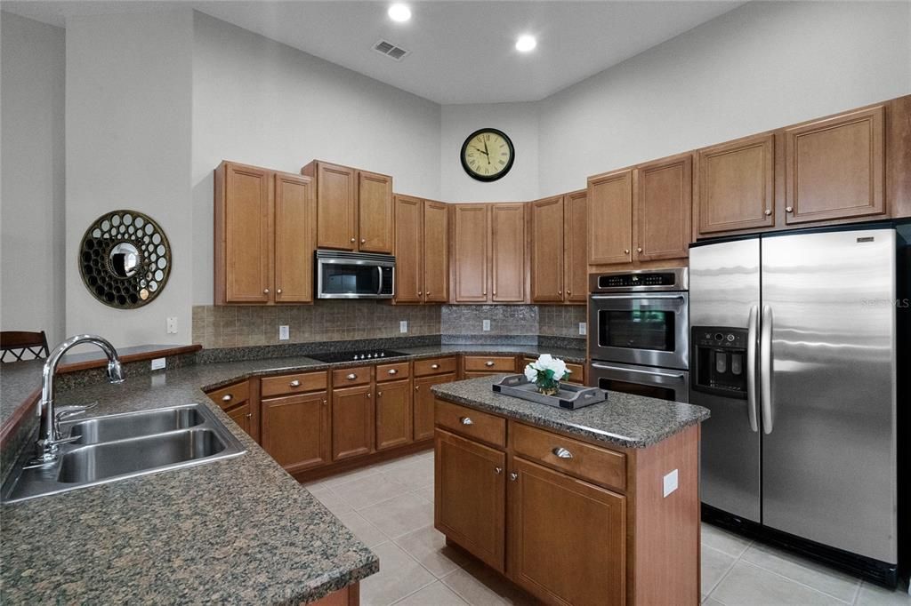 ALL STAINLESS STEEL APPLIANCES, NEW CERAMIC COOKTOP, DOUBLE OVENS BOTH W/CONVENTION, 42" CABINETS, ISLAND